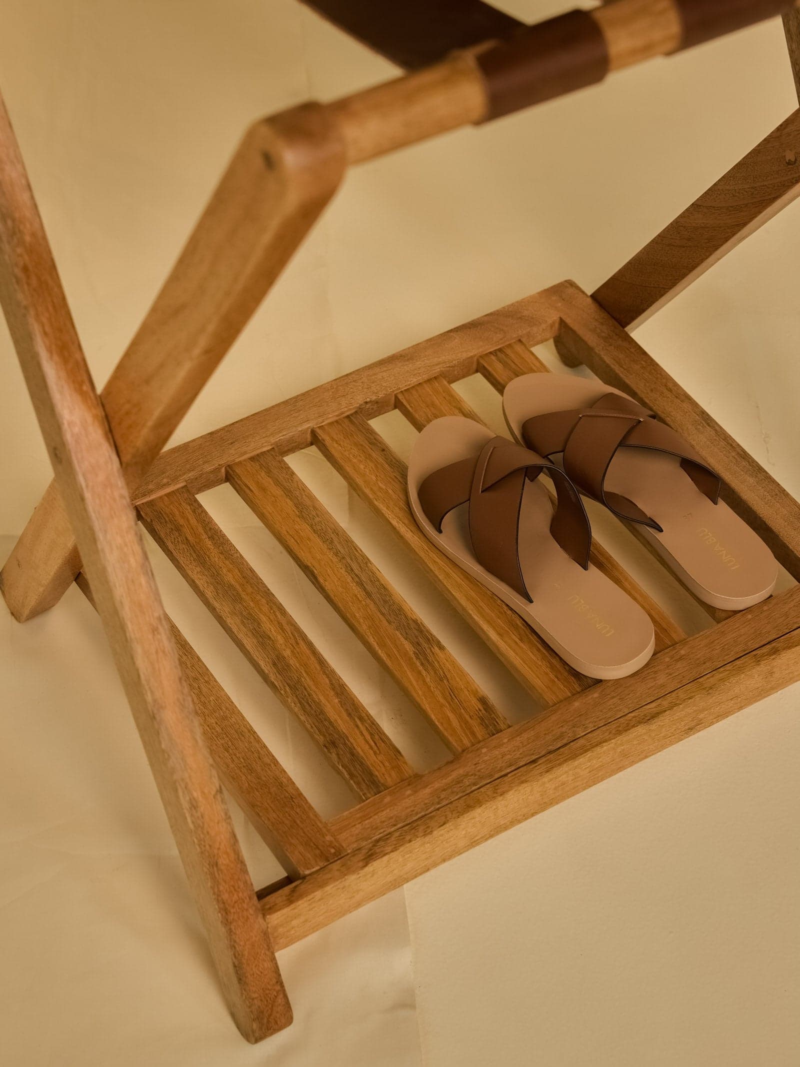 Luggage Rack Folded Completely Flat for Compact Storage