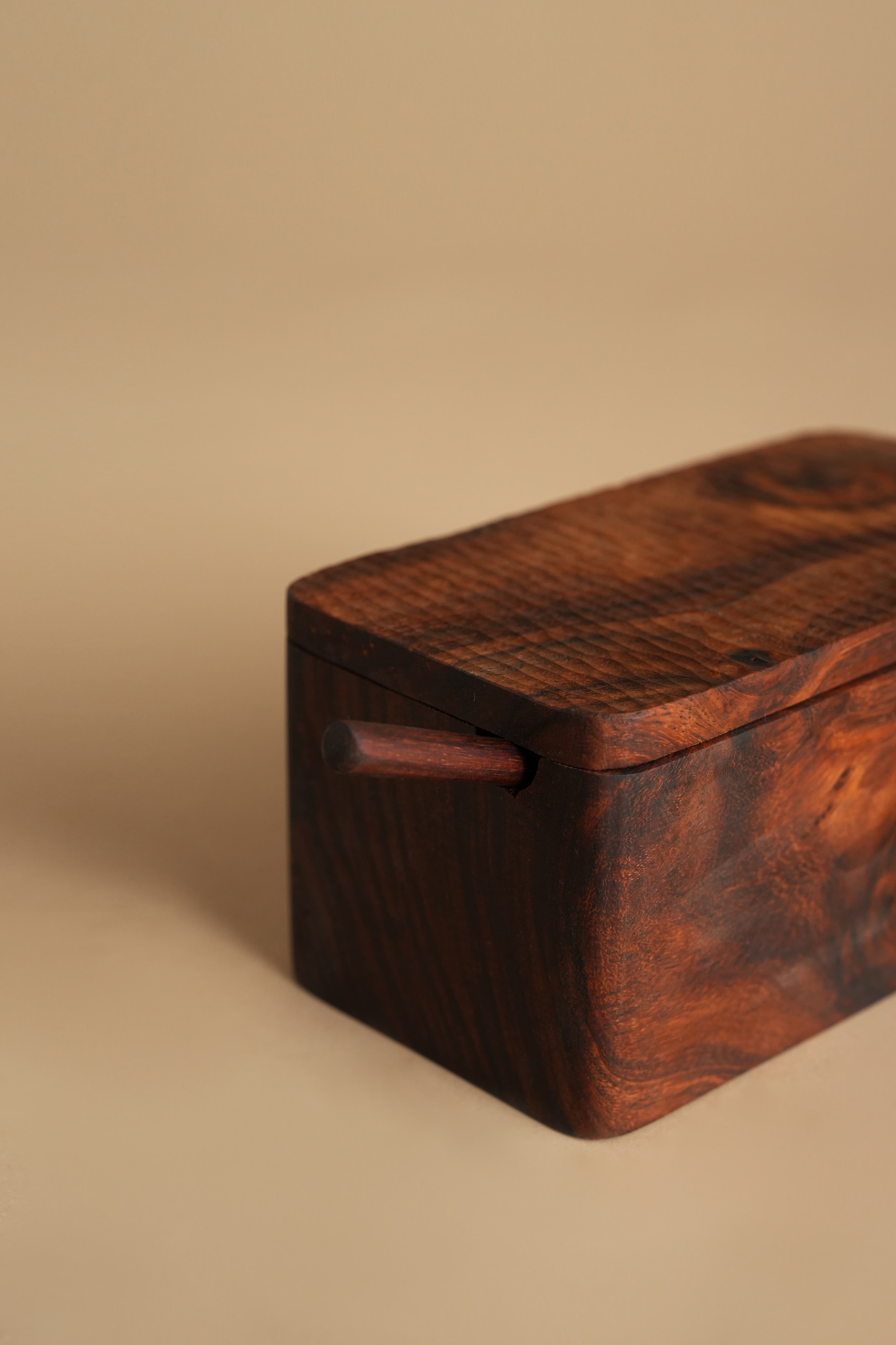 Ripples Hand-Carved Butter Dish with Integrated Wood Spreader - Craft Detail