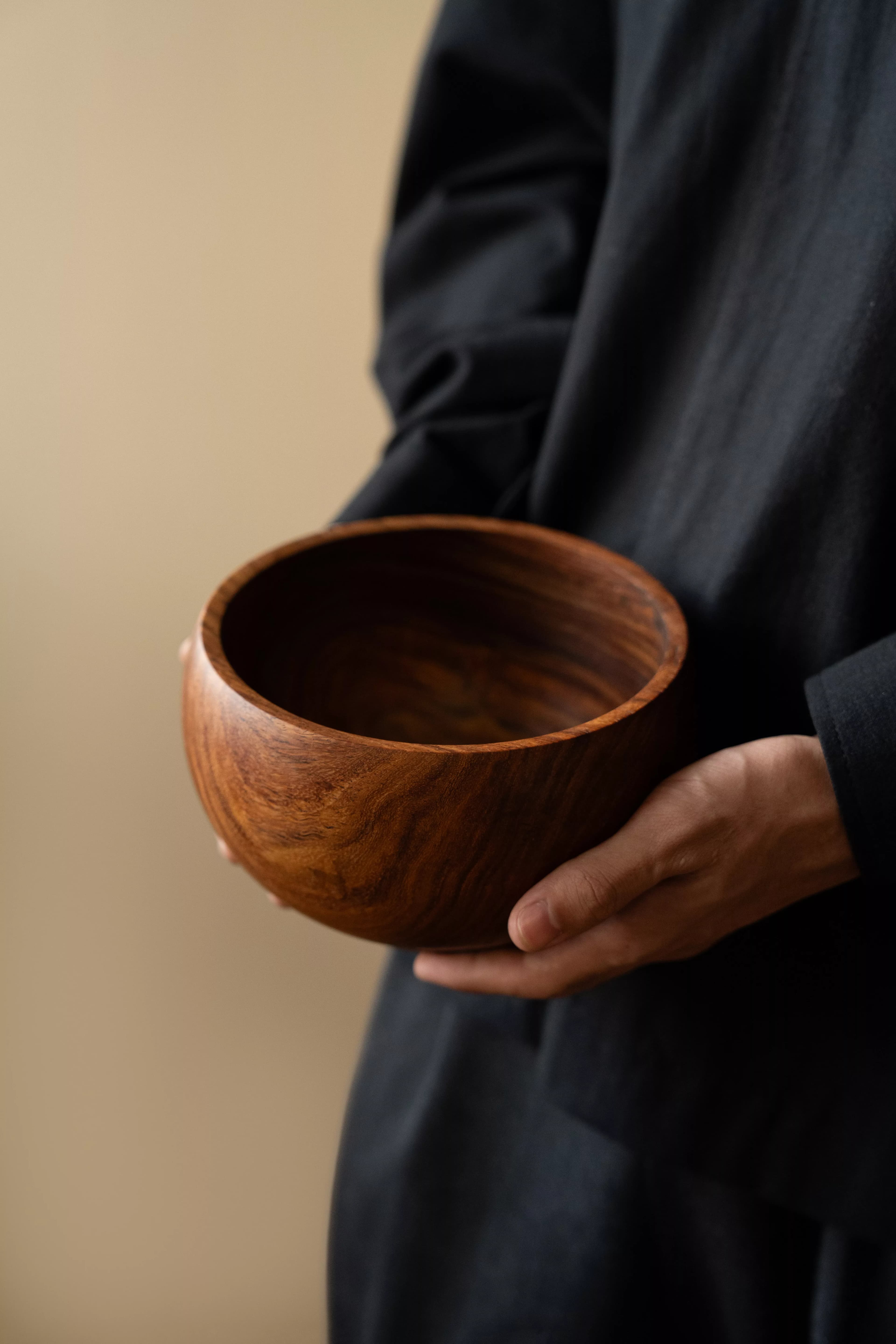 Round Solid Sheesham Artisan Bowl - Pedestal & Angle