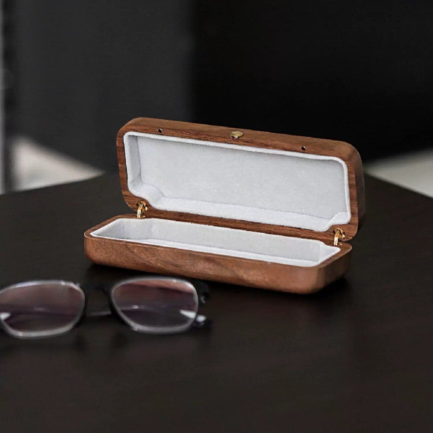 Minimalist Walnut Case Top Profile with Flowing Wood Grain